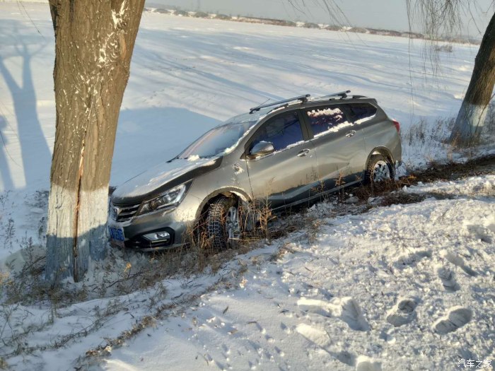 【图~实况漂移~冰雪路况~车辆失控~_宝骏310w论坛_汽车之家论坛