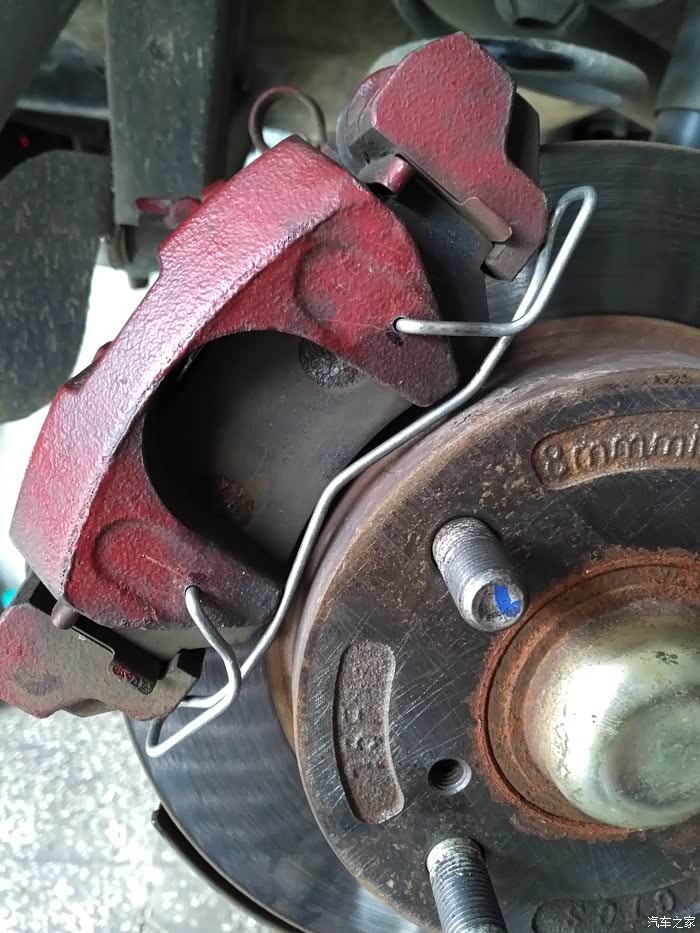 er 2018/04/04 01:33:59 发表在 20楼  从图来分析 就是紧固刹车卡钳