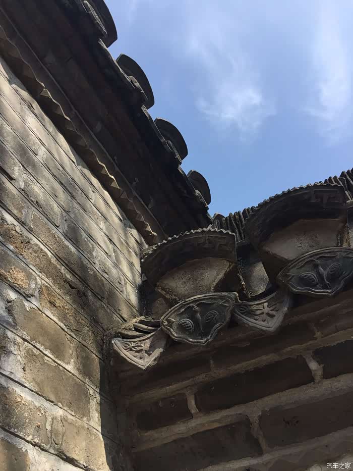 建筑墙角的特色瓦片的特写,民族文化沉淀的感觉.大家体会