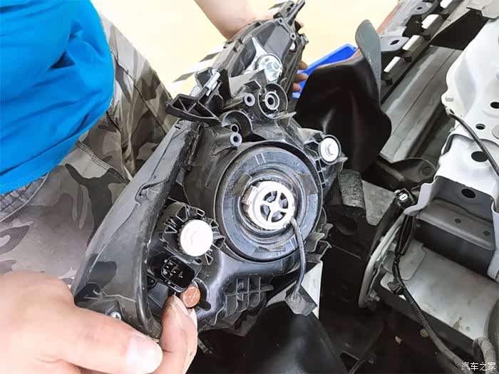 飞度改装双光透镜氙气灯 天使眼 简单粗暴 实用型改灯方案