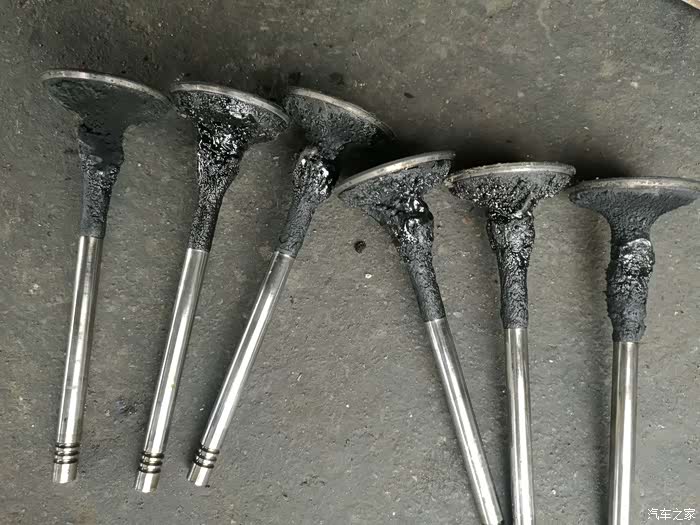 积炭严重的气门顶杆