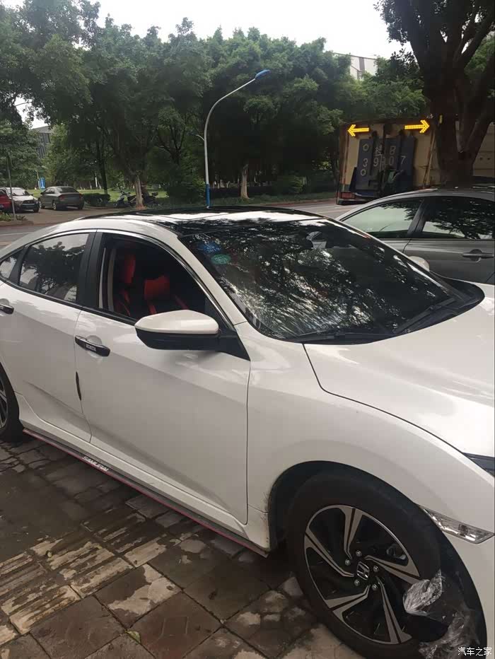 2082 | 回复: 5 思域论坛 我的小思贴黑顶作业效果图.