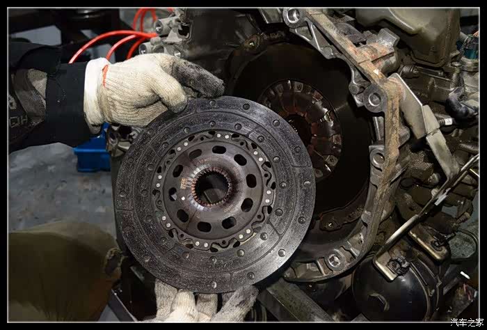 菲亚特菲翔变速箱失效 挂d档不走车维修作业