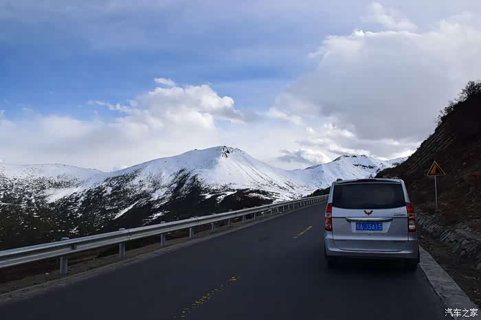 路前行,最终达到林芝.因路西藏县城看多了,也就没有拍林芝市照片了.