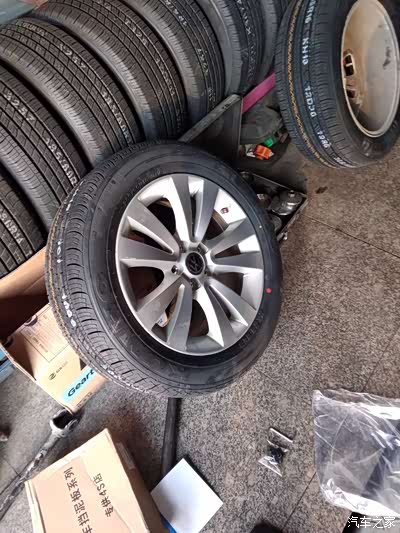 6年的大众宝来换轮胎(途虎换胎节换胎记)