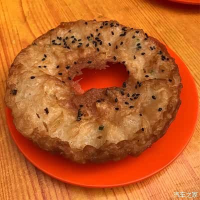 武汉人都很爱吃的面窝,一碗面,一碗蛋酒(我们俗称