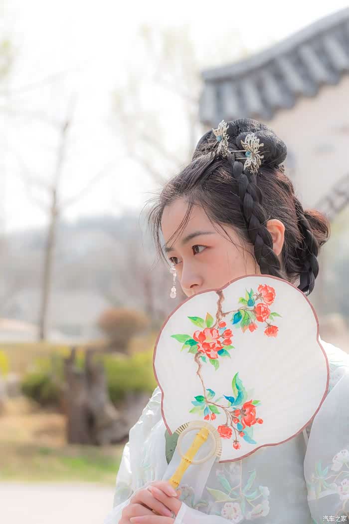 人间最美四月天古装小姐姐与博瑞户外踏春季