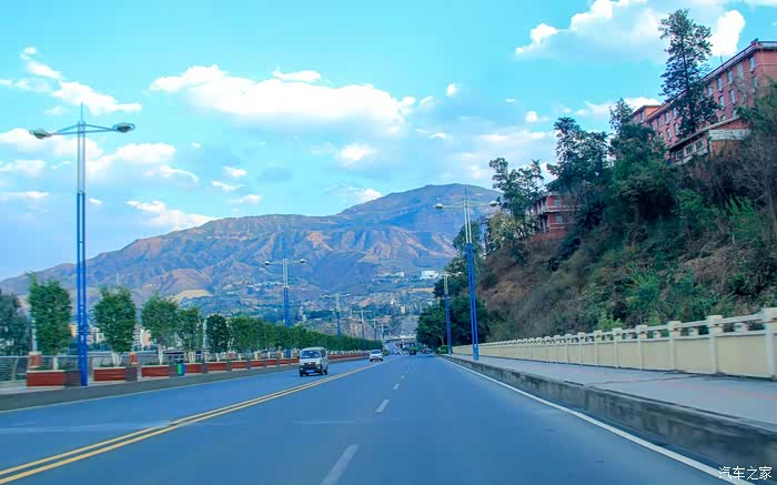 从下班的路跑到起看烟花的地方,这次我觉得时间过得快,路程变得很遥远