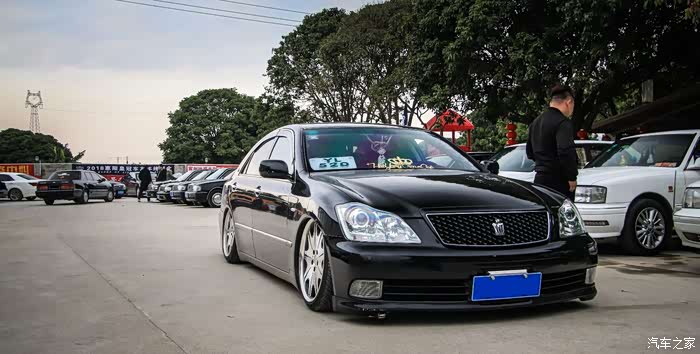 现场超过65台皇冠齐聚5代crown同堂的聚会惠阳皇冠车友年会