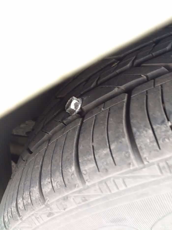 超级大的钉子,还能跑吗