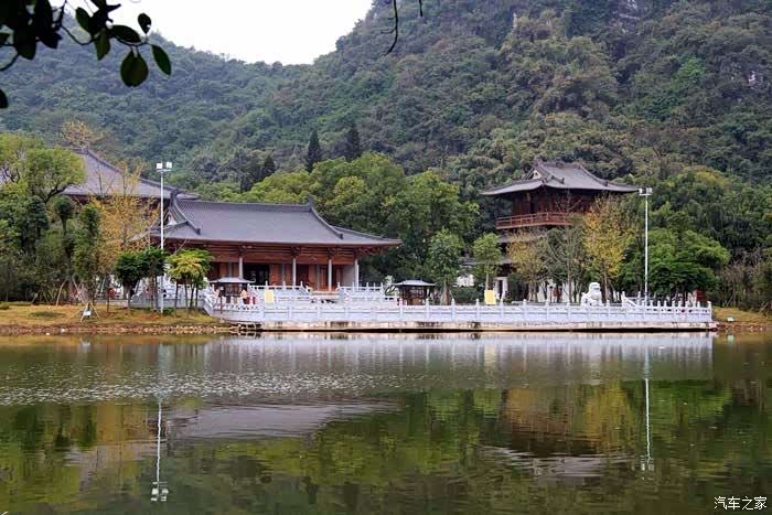 开元寺周边环境非常美,青山绿水环绕,享受过清净的福门重地,再来看看
