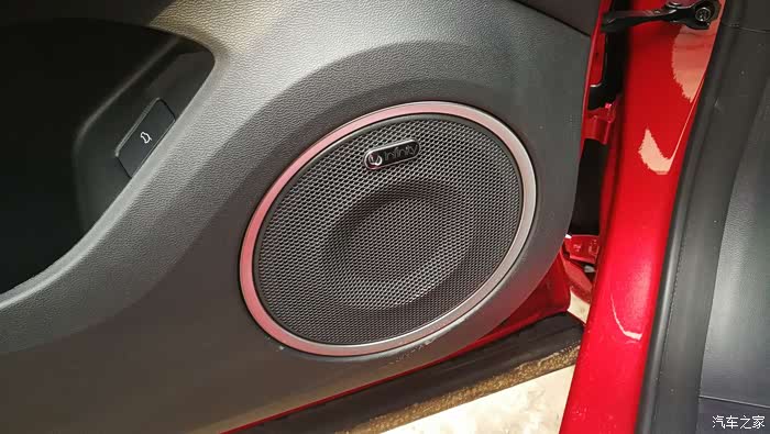 燕飞利仕音响,据说是外国高端品牌,实际听起来效果确般.