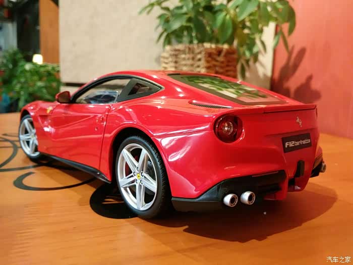 迎接新年的到来法拉利f12模型外拍