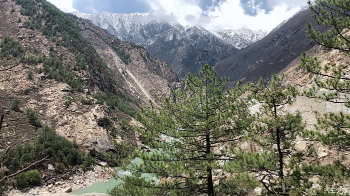 西藏山南加查县