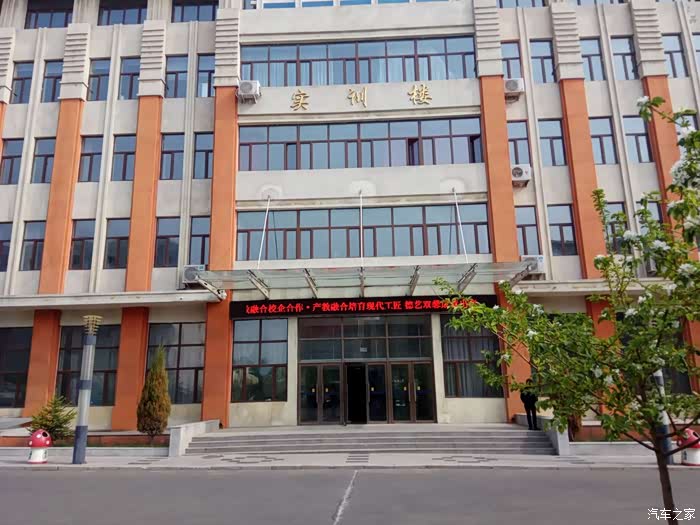 哈尔滨cs35车友会春花烂漫时的哈职院