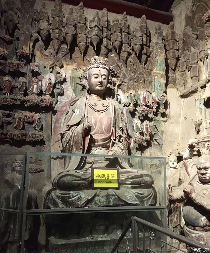 六朝宝殿水陆庵彩塑耀世论伯仲 千年古刹悟真寺卧佛显赫争雌雄