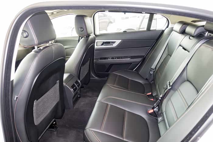 系出名门#捷豹xel,遇见最好的你.