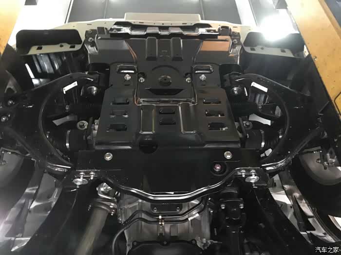 日产途达敢跟五十铃mux牧游侠pk动力油耗内饰不