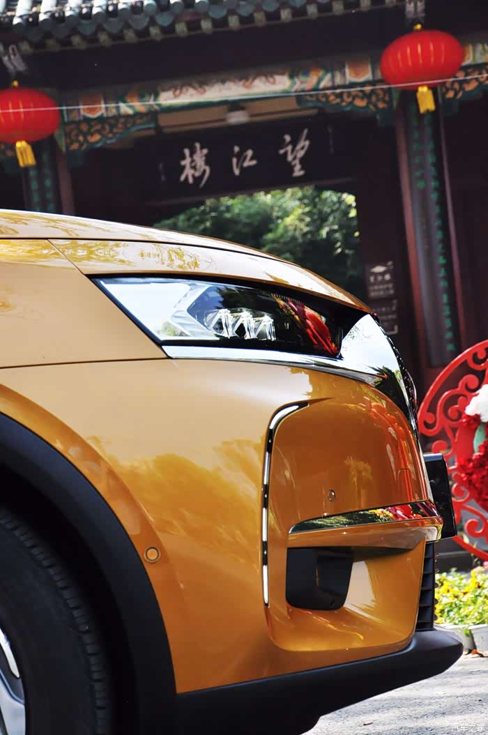 两个人,一辆车,去感受自驾旅途的乐趣.