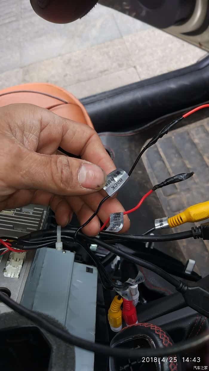 加装继电器解决负极触发倒车影像的车型案例