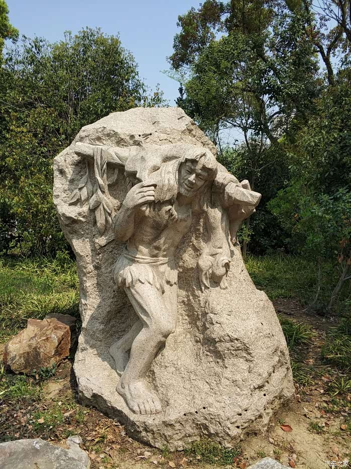 远古先民生活时的情景石刻