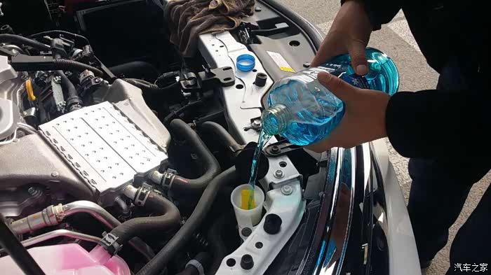 【图】第一次给爱车小卡加玻璃水_卡罗拉论坛_汽车之家论坛
