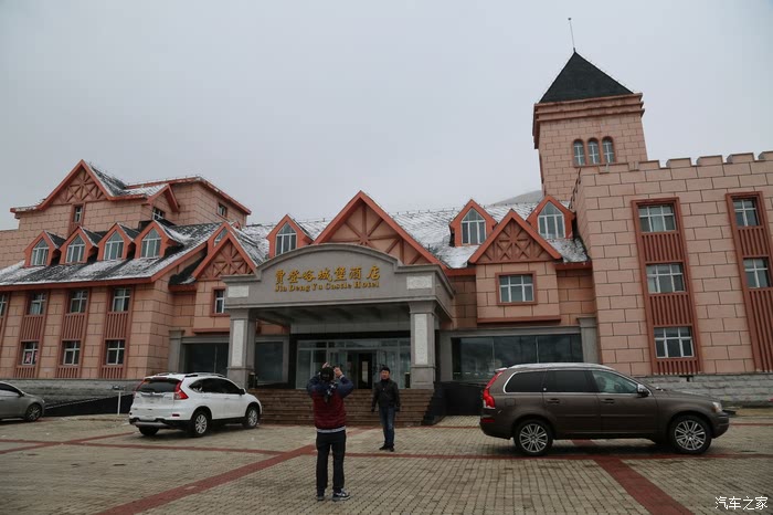 贾登峪城堡酒店,在景区还算好了哈 房间也还可以,位置好找 值得推荐