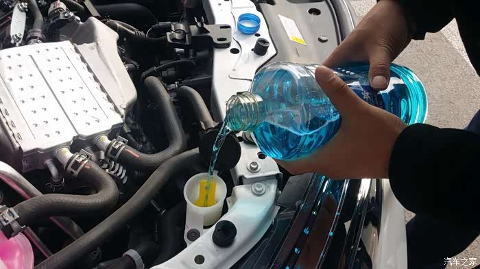 【图】第一次给爱车小卡加玻璃水_卡罗拉论坛_汽车之家论坛