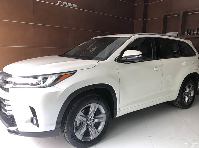 2018款汉兰达白色至尊提车作业