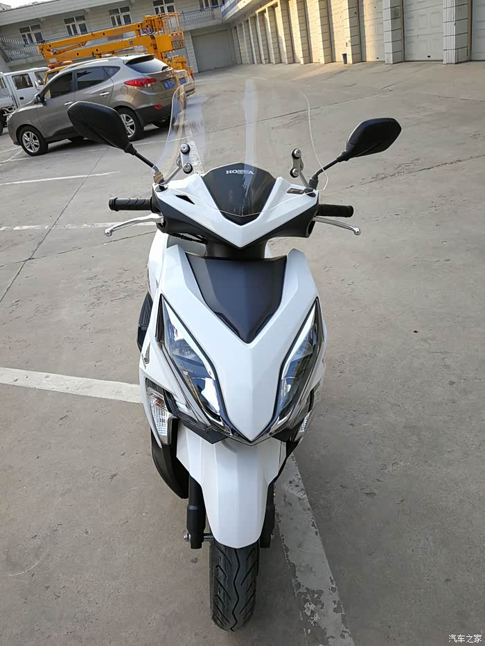 你的第一张照片@白色裂行