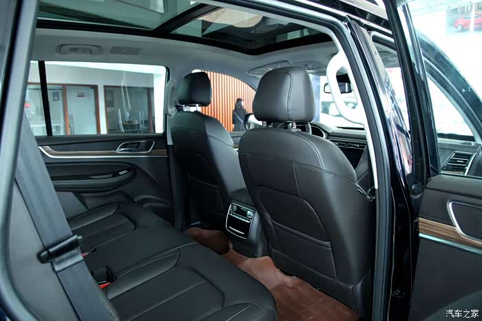 荣威rx8初体验#没法去北京车展,到4s店照样看rx8