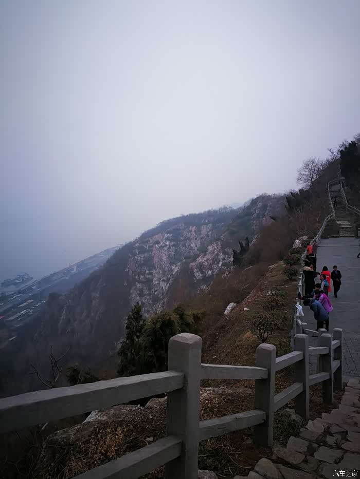 登南京幕府山观长江,遥望江面渔樵和八卦洲