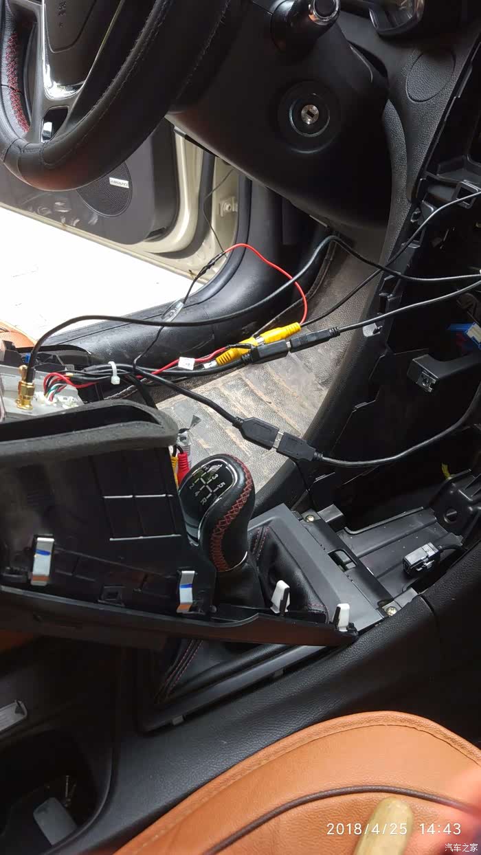 加装继电器解决负极触发倒车影像的车型案例