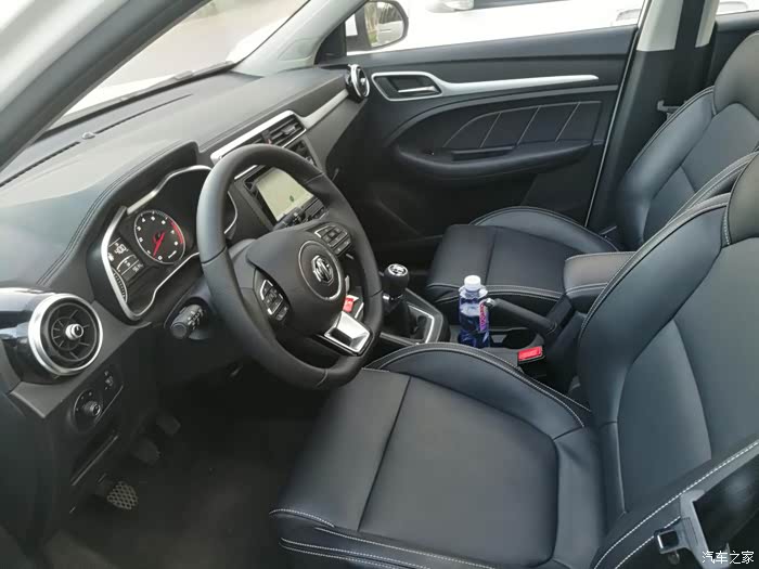 前排空间的设计可以给我多自由的空间.