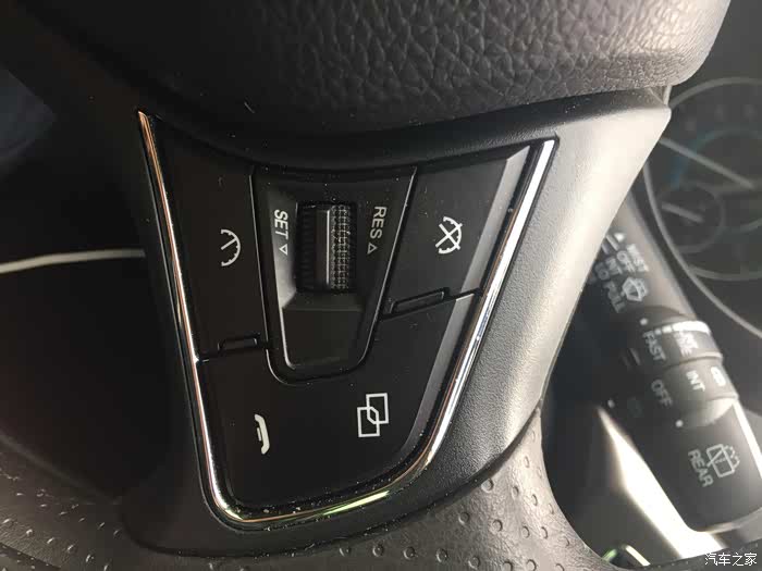 东风风光s560方向盘右边的功能键控制什么的