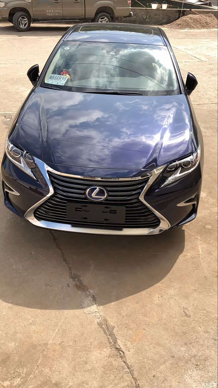 es300h宝石蓝马克莱文森豪华版提车认证随发