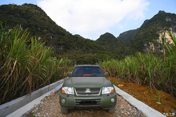 换个姿势,再来一次——从内到外都辣眼睛的军绿色帕杰罗v73