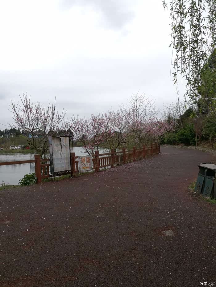 四川cs35车友会德阳露姐开小3逛什邡箭台村
