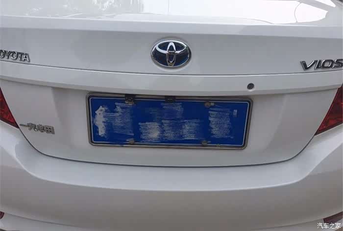 后车标也换成了蓝色