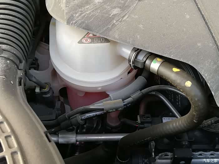 【图】左边这壶也是冷却液吧~一年不到它就破了~_奔驰gle论坛_汽车之