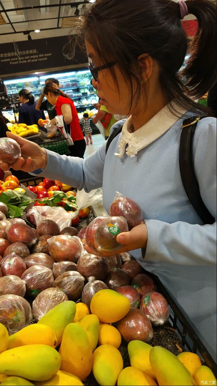 很多人都不知道,这个是啥水果,这个叫百香果