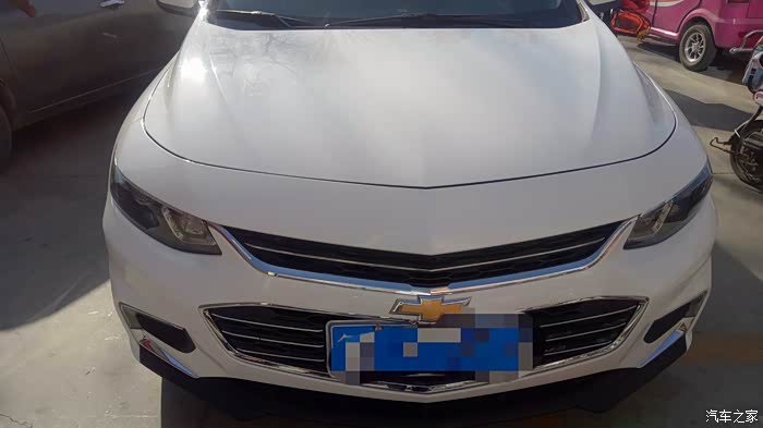 老哥帮忙看一下我这前盖是不是和你车前盖不一样之前出国事故一该怎么