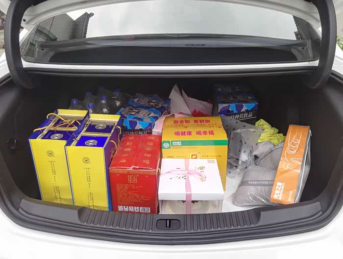 【年年有"货"】小狼装一车暖暖的"年货",把爱带给勤劳的父亲