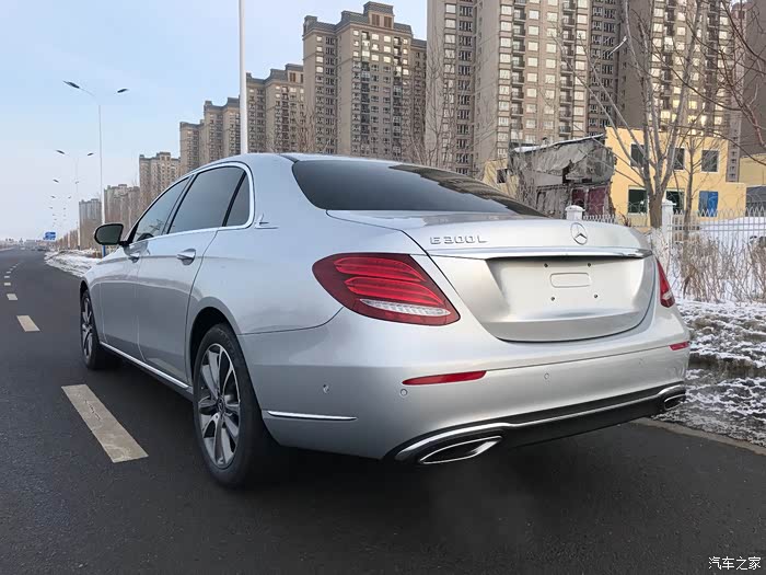 奔驰e300l铱银色提车作业