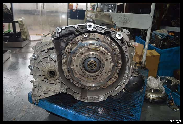 菲亚特菲翔变速箱失效 挂d档不走车维修作业