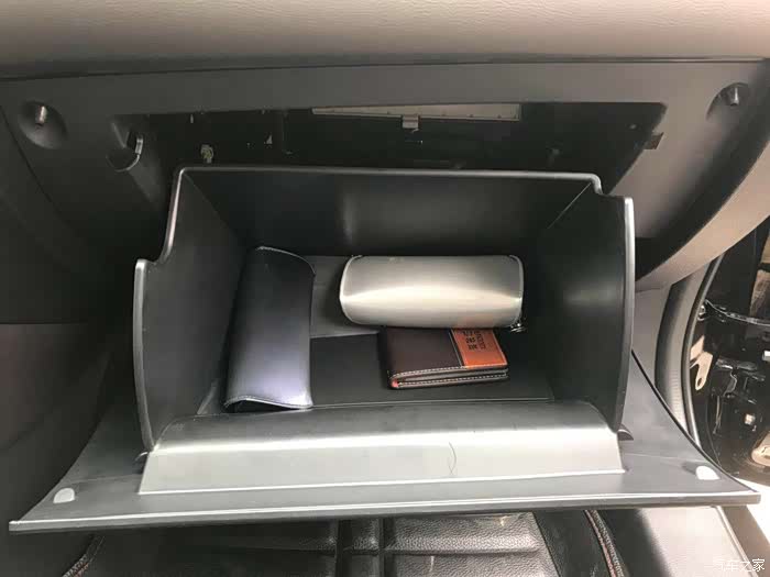 手套箱灯的事情