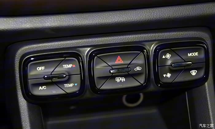 很喜欢gs3的中控台按键,设计得相当有感觉.