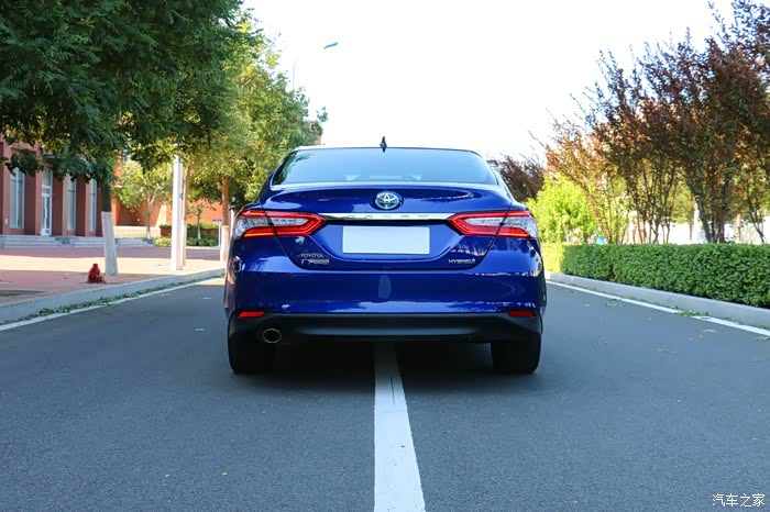 【媳妇助阵】"蓝色精灵"全新凯美瑞双擎旗舰版的浪漫合拍