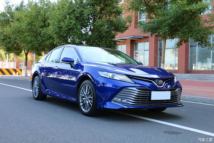 【媳妇助阵】"蓝色精灵"全新凯美瑞双擎旗舰版的浪漫合拍