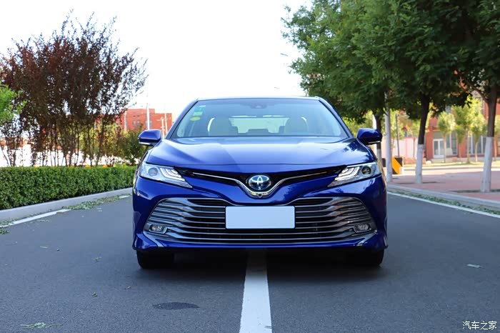 【媳妇助阵】"蓝色精灵"全新凯美瑞双擎旗舰版的浪漫合拍